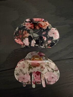 Francesca's Collections Floral Hair Claw Clips - Black & Cream with Pink Roses